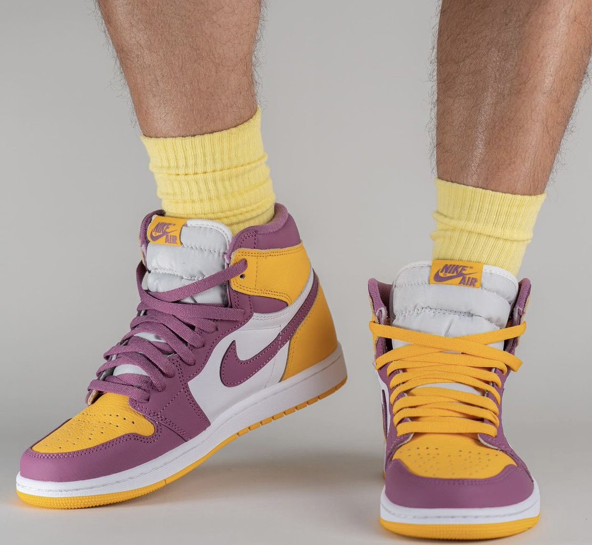 nicekicks's tweet photo. On-foot with the “Brotherhood” Air Jordan 1 High OG. 😈 https://t.co/BMG6Nx1ZVN