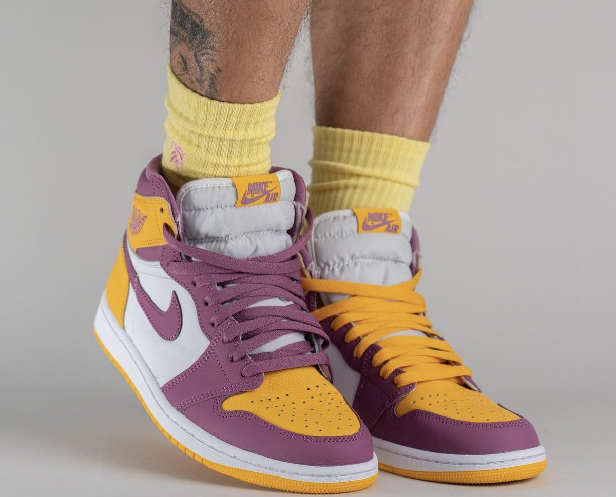 nicekicks's tweet photo. On-foot with the “Brotherhood” Air Jordan 1 High OG. 😈 https://t.co/BMG6Nx1ZVN