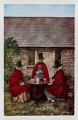 AmgueddfaCymru's tweet photo. Beth yw dy stori di?
Mae gan bopeth mewn Amgueddfa ei stori. Beth am gysylltu gyda’r bobl o dy gwmpas a dysgu am eu hanes nhw?
Gwna baned ac eistedd nol i glywed yr hanes! ☕👂🙌👨👨👧
#Cysylltu #Lles #GaeafLlawnLles https://t.co/U3IA5EsvdQ
