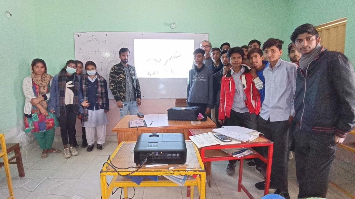 infoANS_EN's tweet photo. Pakistan – "#Physlab": science lab to improve #education and foster integration 

https://t.co/mFsrdaJnPw https://t.co/AhaTPhAjeY
