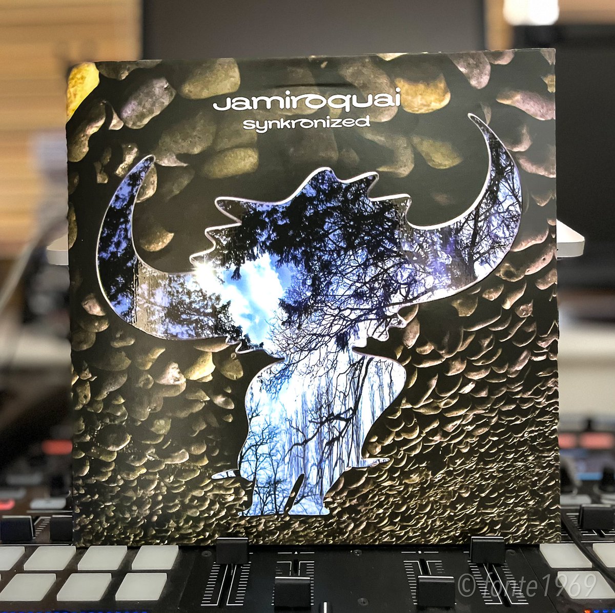 fonte1969's tweet photo. One of my favourite #Jamiroquai tracks by #JayKay and the late #TobySmith Great artwork by a few including #MandyMaker
https://t.co/eBWC7VlaRr https://t.co/7Uo5VYNvbE