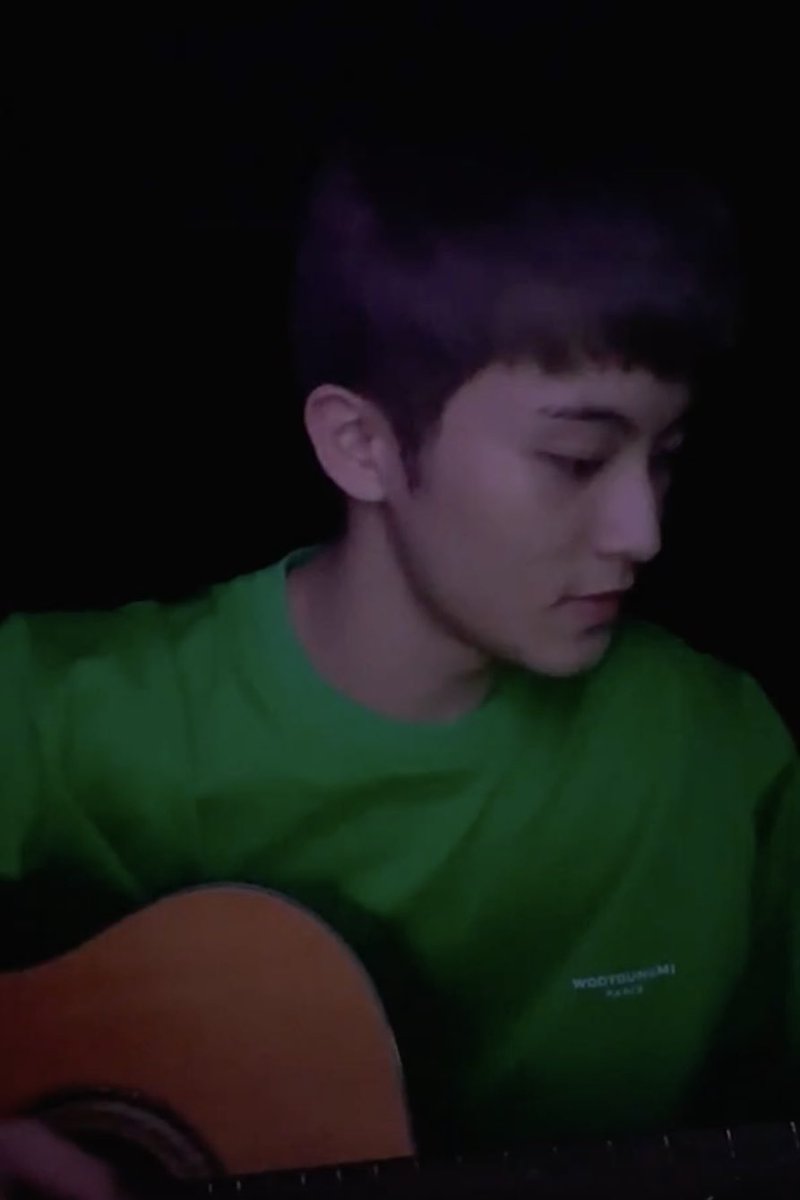 Independentboy_'s tweet photo. 근데 이거 등에 튤립 있는데.. 튤립 나잖아! 하구 샀으까 너무 기엽다 사랑스럽다 뽀뽀백번! https://t.co/jSxWF6miEE