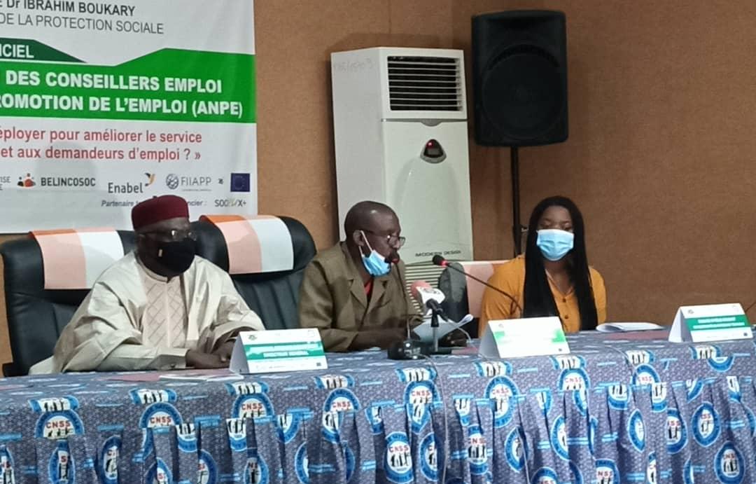 dueniger's tweet photo. @dueniger  intervient dans la formation des conseillers emploi de l’Agence Nationale pour la Promotion de l’Emploi (ANPE). Le projet « Appui à la définition du plan stratégique de l’ANPE du Niger », co-financé par l’UE, la France, l’Espagne, et la Belgique appuie cette démarche. https://t.co/8KW4TTpMBT