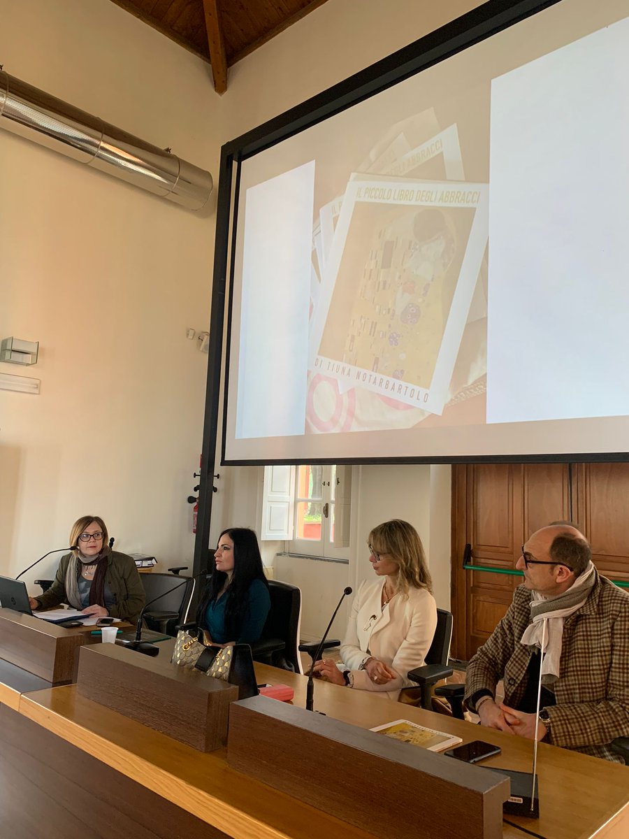 📖 Ancora un appuntamento di altissimo profilo a Quisilegge con la giornalista e scrittrice Tiuna Notarbartolo!

facebook.com/castellammared…

#castellammaredistabia #castellammare #stabia #gaetanocimmino #GaetanoCimminoSindaco #Quisilegge #QuisileggeStabia