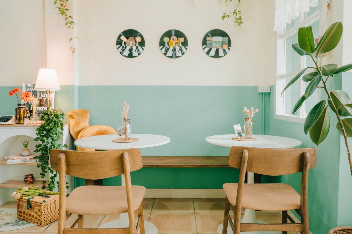 myseasontrip's tweet photo. I NKOW CAFE' คาเฟ่เล็กๆน่ารักๆ สไตล์���ินิมอล ที่เข้ามาในร้านแล้วสัมผัสได้ถึงความอบอุ่นสบายตาด้วยโทนสีเขียว-ครีม ตกแต่งร้านดูคลาสสิคคุมโทน มีมุมถ่ายรูปสวยๆให้ได้ถ่ายรูปหลายมุม #รีวิวคาเฟ่ #สมุทรปราการ #คาเฟ่ #ฤดูที่ฉันเที่ยว @ReviewCafe_TH https://t.co/ARaZYlPjgC