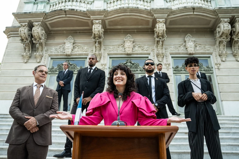 bchartsnet's tweet photo. Nova série nacional chegando ao Prime Video! Protagonizada por Clarice Falcão, “Eleita” segue os passos de uma influencer que decide por brincadeira se candidatar ao cargo de governadora do Rio de Janeiro e GANHA. Ainda não há data de lançamento definida. https://t.co/DzYiZKSWgd https://t.co/tATFJFiz3H