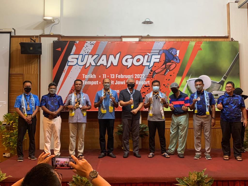 KP_bombaJBPM's tweet photo. 13.2.2022 Berkesempatan di hari terakhir SUKBOM Pulau Pinang 2022 ke lokasi pertandingan acara golf di Bukit Jawi Golf Resort dan acara  badminton di Sports Arena Azman Hashim USM. M https://t.co/qCeUvK81DF