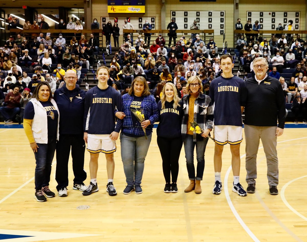 augieathletics's tweet photo. On Saturday, we recognized our @AugustanaWBBall and @Augie_MBB senior class prior to each game.

A big thank you and congratulations to these outstanding student-athletes, and best of luck in all your future endeavors 💙💛 https://t.co/aj5bDiUVv2
