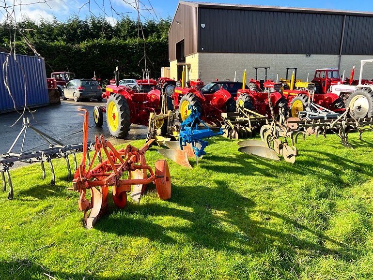 CheffinsMachine's tweet photo. A few more shots showcasing the Aidan Strain Collection as the sun starts to go down on a beautifully bright day here in Newry. 
#aidanstrain #vintagemachinery #vintagemachines #classicmachines #classicmachinery #vintagecollection #vintagecollector #countytractor #countytractors https://t.co/m9lhs9mrEI