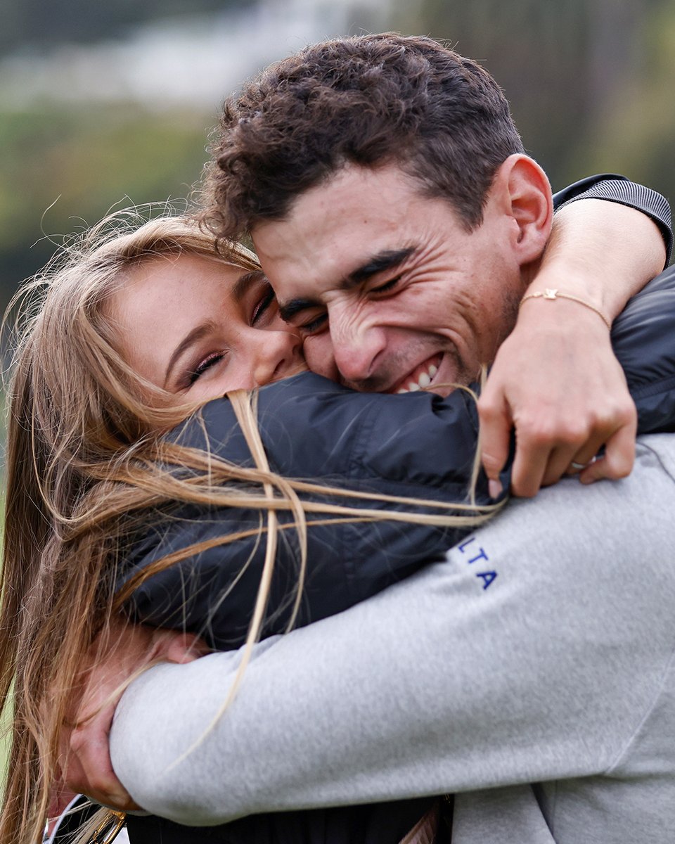 That winning hug. ❤️️