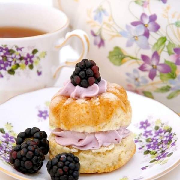 PMallagray's tweet photo. @maricarmengar15 @rgb_buo @montse131958 @franmartin24 @Zanabe13 @EstherBenito9 @patriceGaubert1 @LadyLaura2610 @_Amy777 #DulceLunes Carmen &amp; cia 😋
Bss 💕 https://t.co/MvCWLkqPtF