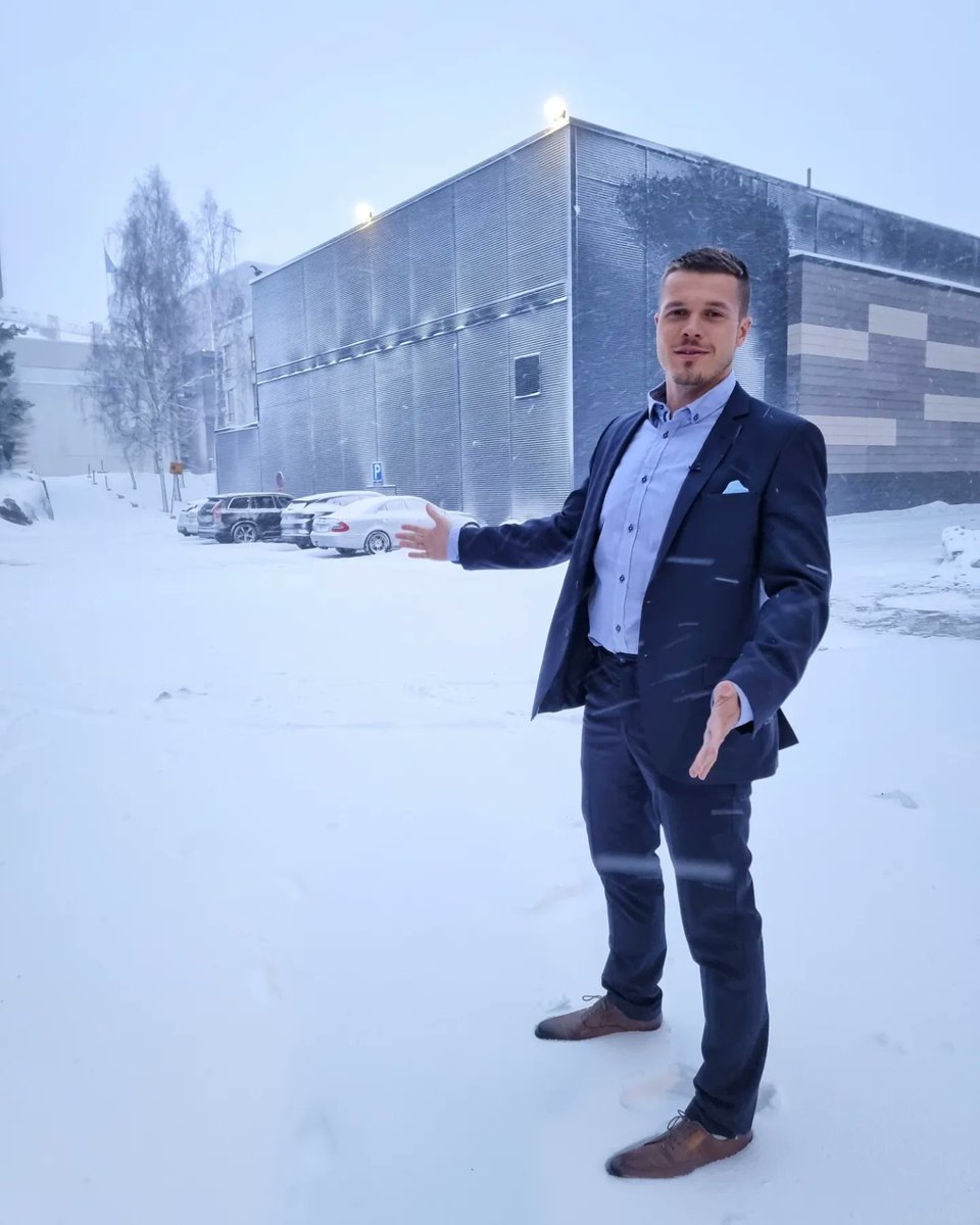 markusmanty's tweet photo. Meteorologin unelmasää - mitä dramaattisempi, sen parempi. 😉 Aamuun mennessä on voinut pyryttää jo yli 20 cm etelärannikolle. Kinokset kasvavat tuulen myötä jopa puolen metrin mittoihin. #lumipyry #lumi #pyry #sää https://t.co/L2zVSQYSao