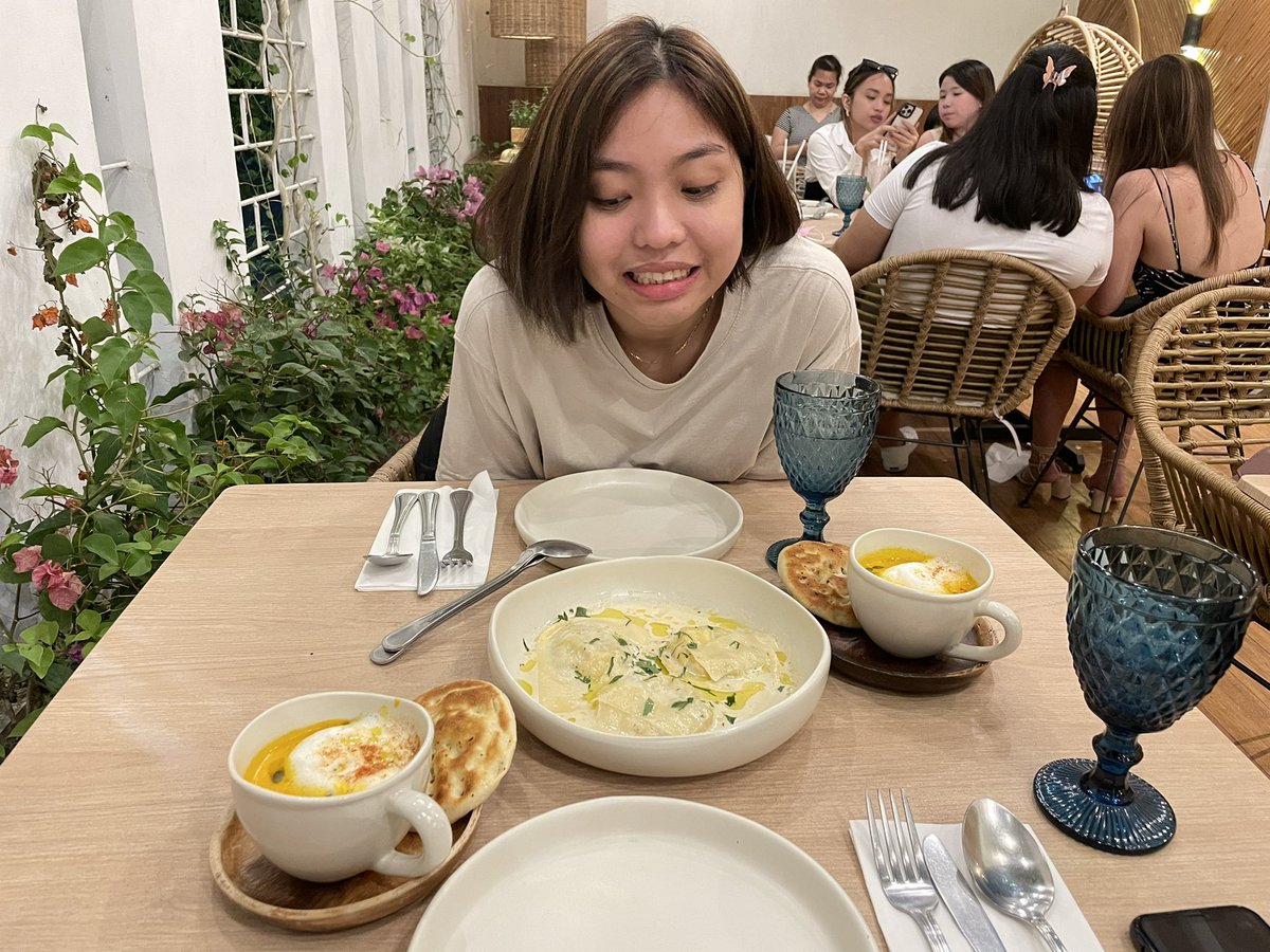 rlsvll's tweet photo. Gu2m 😋 https://t.co/hkyGdw3fxc