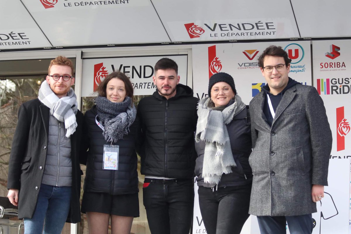 _Chloe_17_'s tweet photo. Clap de fin de la 35eme édition des @cocpv ...
Merci à @Marion_Herault,  @PhelippeauSimon et toute l'équipe des speakers commentateurs pour cette incroyable aventure ☺️

📸 Guillaume David et Sly Sly Sport https://t.co/m5N5FCEP0n