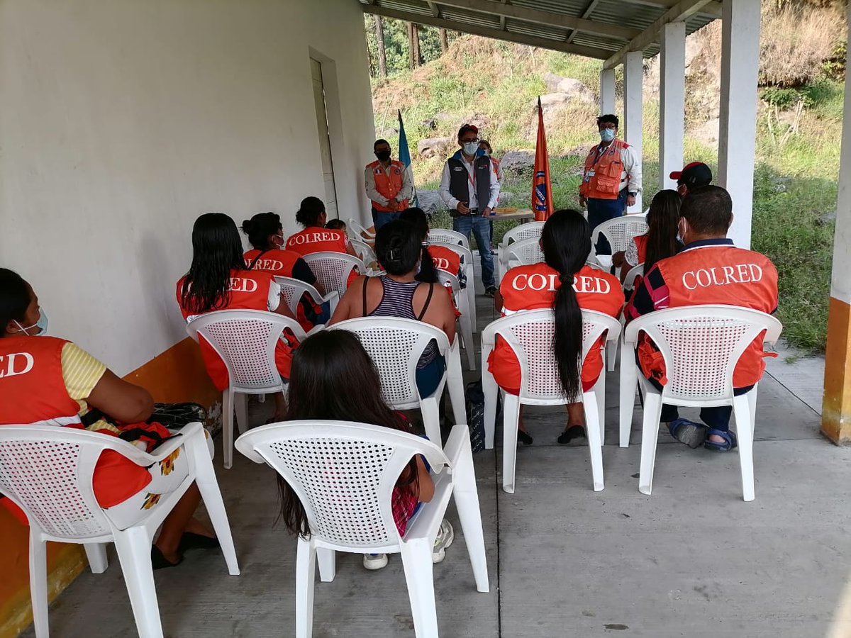 WorldVisionGt's tweet photo. #WorldVision Guatemala en coordinación con #SECONRED acreditaron a 8 #COLRED, de las comunidades vulnerables al Volcán de Fuego en San Pedro Yepocapa, permitiendo de esta manera la capacidad de respuesta y resiliencia de más de 6,000 habitantes de las zonas vulnerables. https://t.co/8V3IgT2Q0m