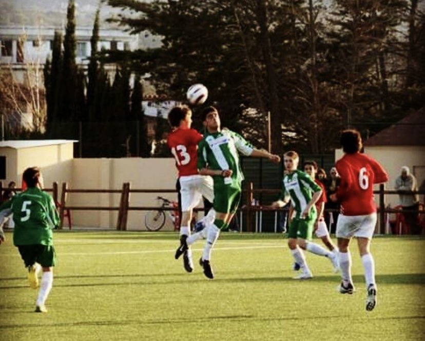 Si fa uns dies era noticia per arribar als 125 partits amb l’Amateur A, el partit d’ahir va servir perquè el gran dels Collado, <a href="/Collado13/">Joan Collado</a> entrés en el TOP3 de jugadors amb més partits al 1r Equip.

Felicitats, Joan! Vas demostrar ahir que tens gasolina per molts més!

#SISISICSI