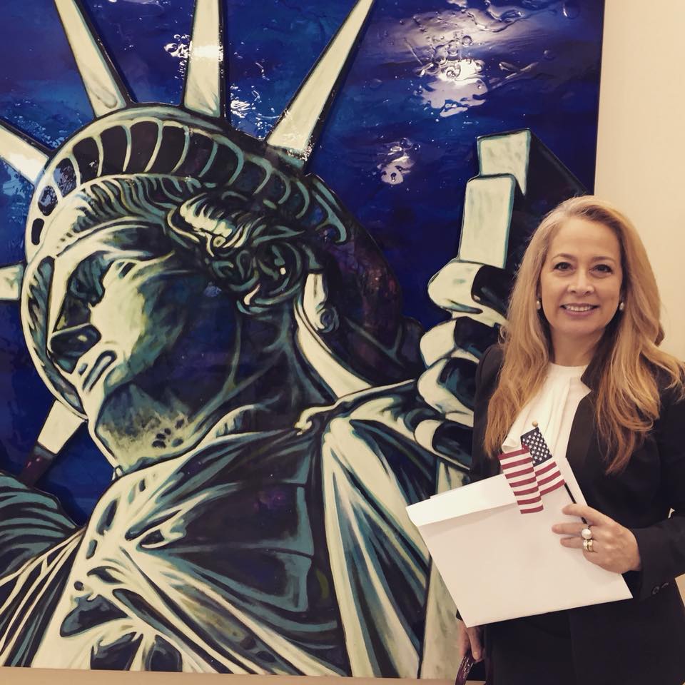 kstatespanish's tweet photo. #MeetYourProf Monday: Before becoming a #KStateSpanish professor, Dr. DePaoli earned a Doctor of Veterinary Medicine degree (DVM) in Mexico! 🇲🇽 🐶 🐈 Now, she teaches Span 531 (Health Professions), 560 (Latinx Cultures) & Spanish American film/literature https://t.co/erJYc3fpm9 https://t.co/0xttOWCWoy