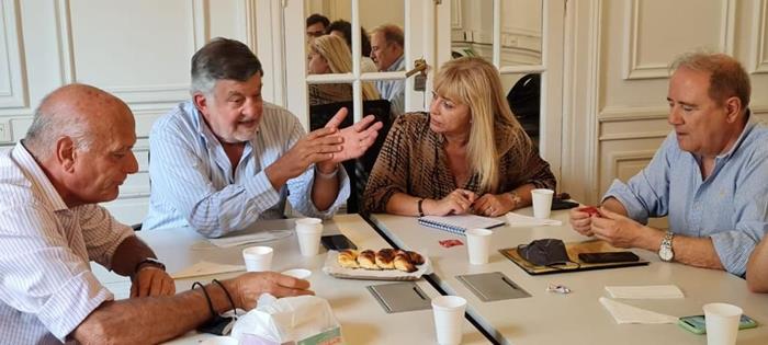 La UIT se reunió con la Diputada Rossana Chahla.
Presidente de nuestra Institución, Jorge Rocchia Ferro, fue invitado para analizar la situación de los pequeños cañeros y las acciones que permitan mayor crecimiento en la región.