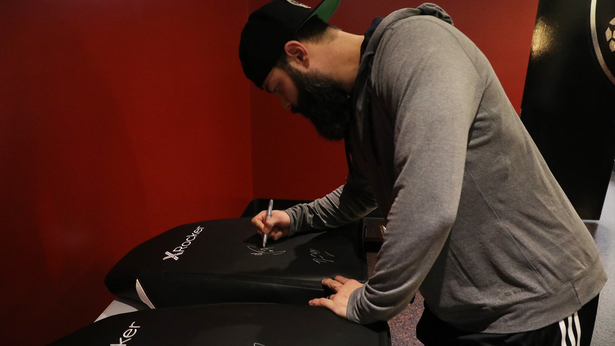 FlaPanthersGame's tweet photo. We've got two 1v1 #NHL22 tournaments this Friday!

PS4 📝-> https://t.co/yW05JAcbRb

XBOX One 📝-> https://t.co/HqkGjiHBav

1st place on XBOX One wins an X Rocker gaming chair signed by members of the #FlaPanthers, while 1st place on PS4 wins an autographed Huberdeau jersey. https://t.co/UdgsEoQOLK