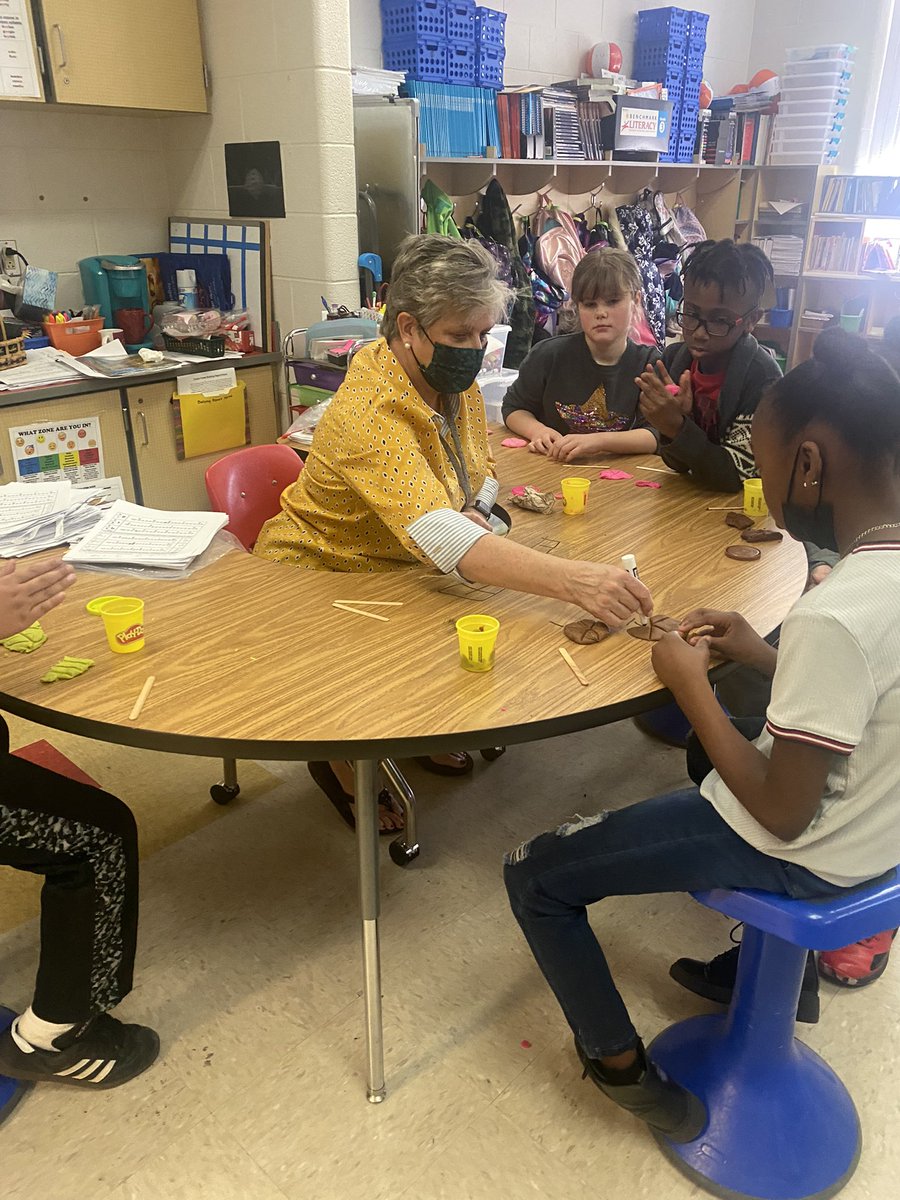 VTDoc2teach's tweet photo. Working on improper and mixed fractions…@CedarForestES @CFES_Wolves @SpotsySchools https://t.co/9QR5KWVUrn