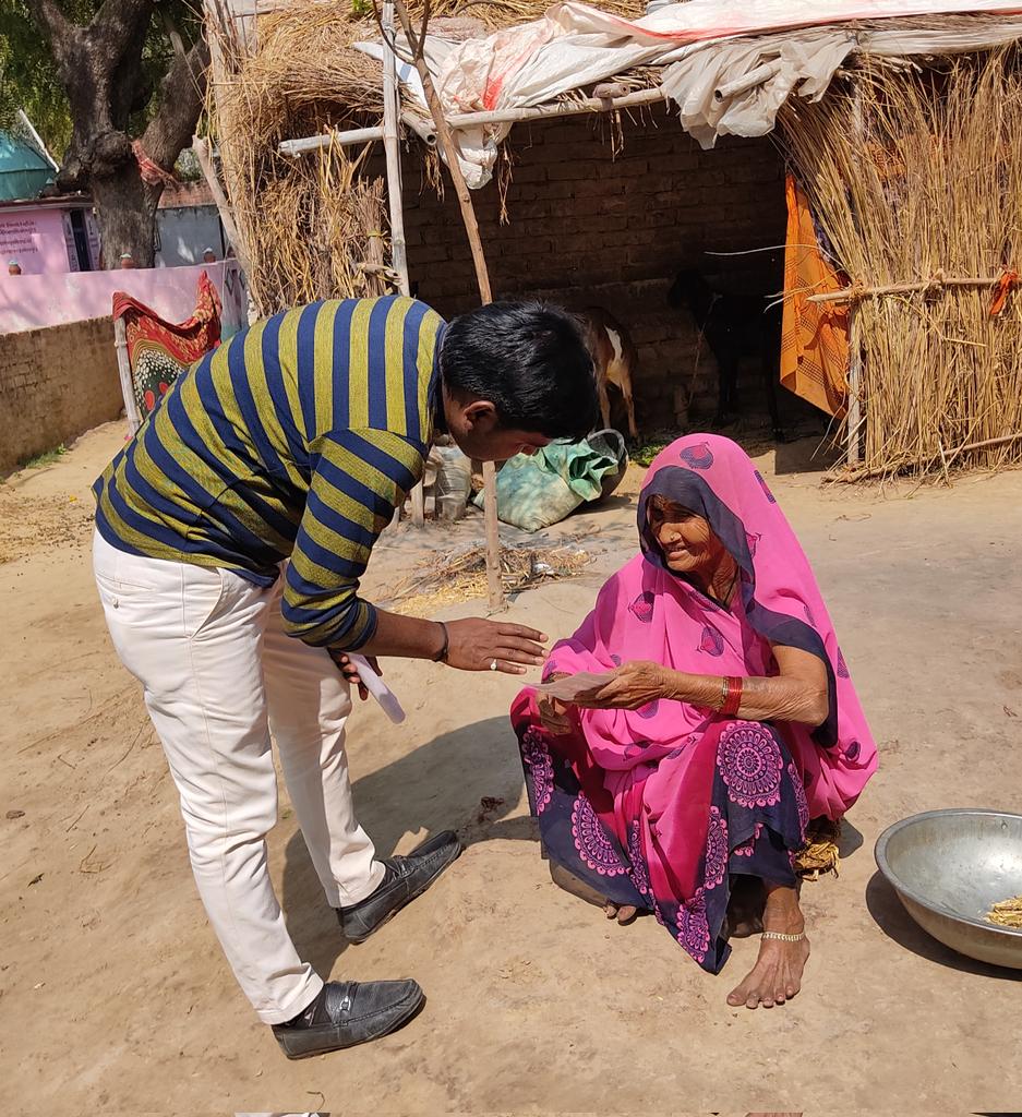 Sanjay_A2Y's tweet photo. विधानसभा कुण्डा में डोर टू डोर जनसम्पर्क कर लोगों से सहयोग एवं आशीर्वाद की अपील किया..!!

@gulshankunda जिंदाबाद..!! https://t.co/H25Frv3H8Q