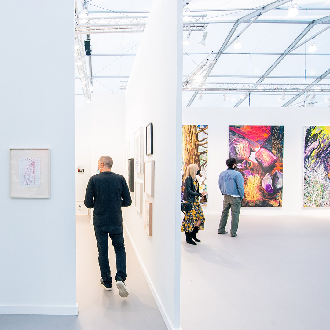 productionglue's tweet photo. What an amazing time we had at Frieze Los Angeles.📍🎨💙 Can’t wait til next year!
#FriezeLA #FriezeProjects #FriezeWeek #LA #AdvancingPossible #Art #Artist #Artwork #ArtofInstagram #ArtofTheDay #ArtGallery #ContemporaryArt #ArtCollective #ArtDaily https://t.co/ftQqEuNB4z