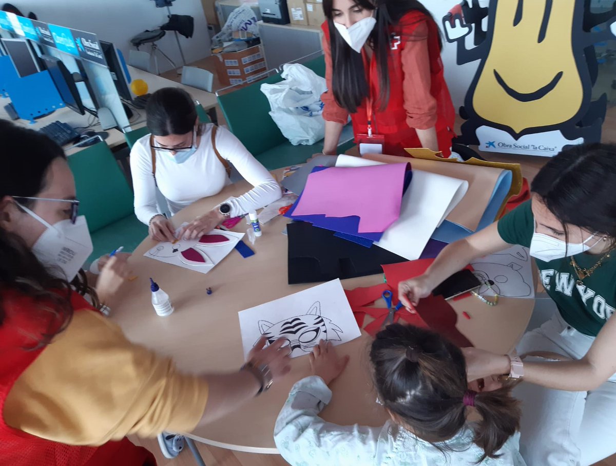 CruzRojaSevilla's tweet photo. [#Infancia]👧👦

Nuestro voluntariado de @CRE_Juventud continúa compartiendo ilusiones, juegos y manualidades con los peques que se encuentran hospitalizados.

#CRJSevilla
#InfanciaHospitalizada https://t.co/WWuVMpnG9n