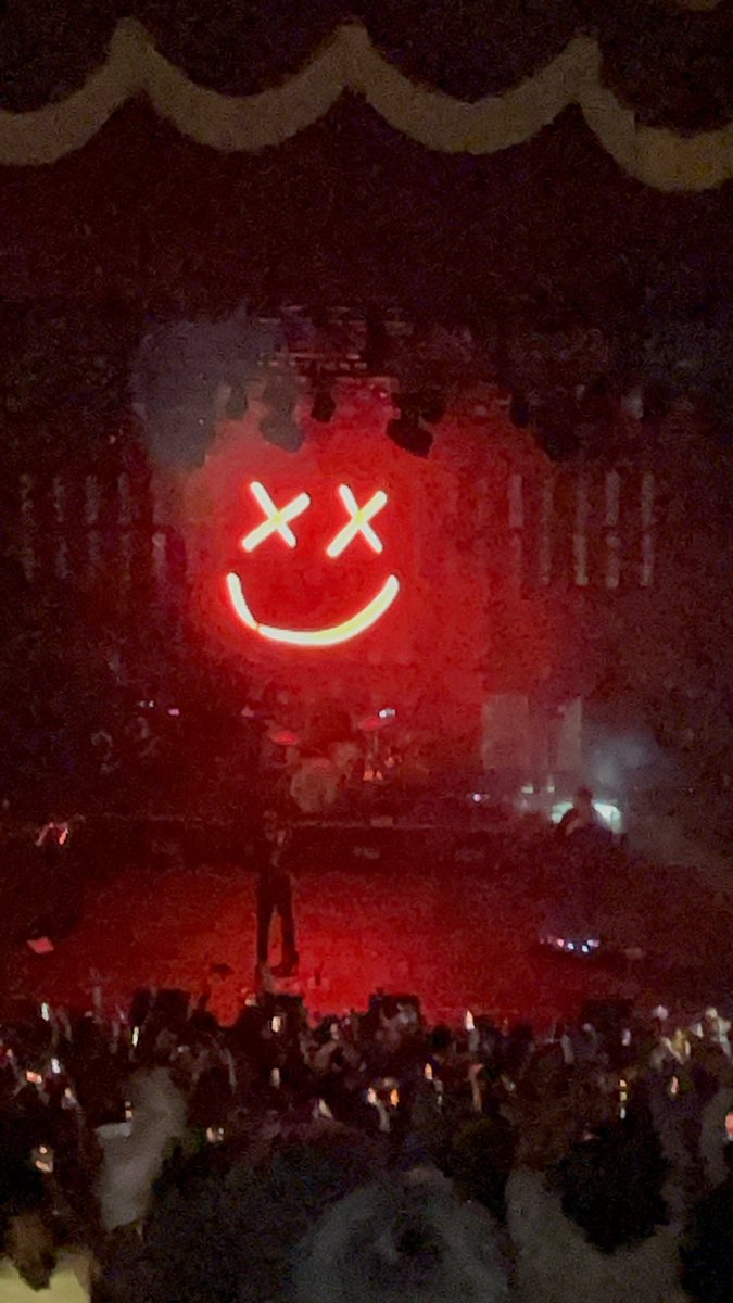 5prettybesties's tweet photo. Some pics from last night !!! If you want to see a lot more go to my Instagram Camila_peiro !!! @Louis_Tomlinson #LouisTomlinsonWorldTour2022 https://t.co/0jqRLxFduw