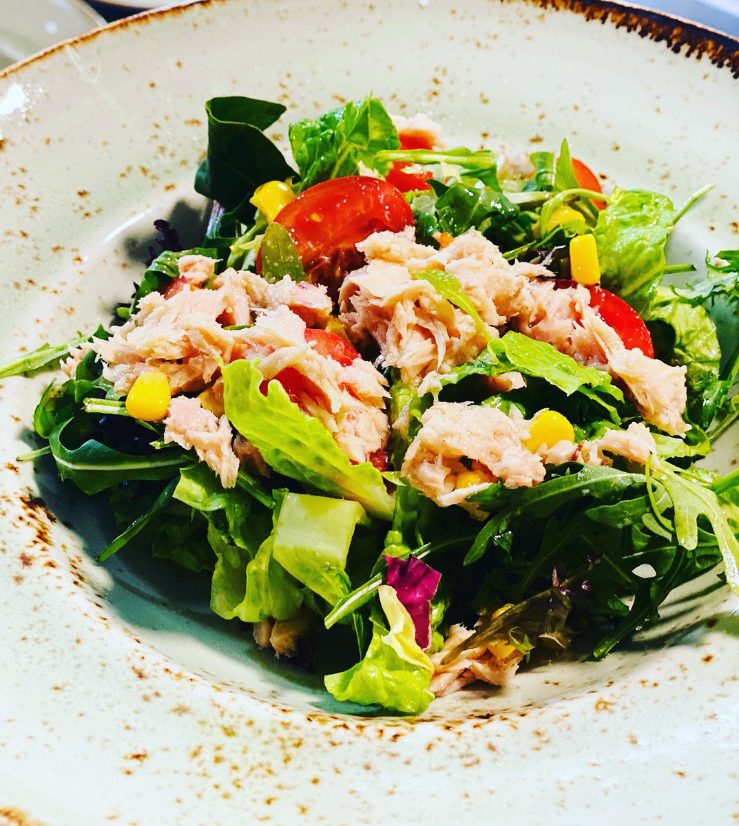 AnemaeCoreBCN's tweet photo. La ensalada quiere sal de un sabio, vinagre de un avaro, aceite de un pródigo, quiere ser mezclada por un loco y comida por un hambriento".
♾♾♾♾♾♾♾♾♾♾♾
Eɴsᴀʟᴀᴅᴀ ᴍɪxᴛᴀ ᴅᴇ Aᴛᴜɴ,Mᴀɪs,Tᴏᴍᴀᴛᴇ Sɪᴄɪʟɪᴀ ʏ Hᴜᴇᴠᴏ 
@anemaecore 
#anemaecorebcn #cooking https://t.co/kOALBF8ybJ