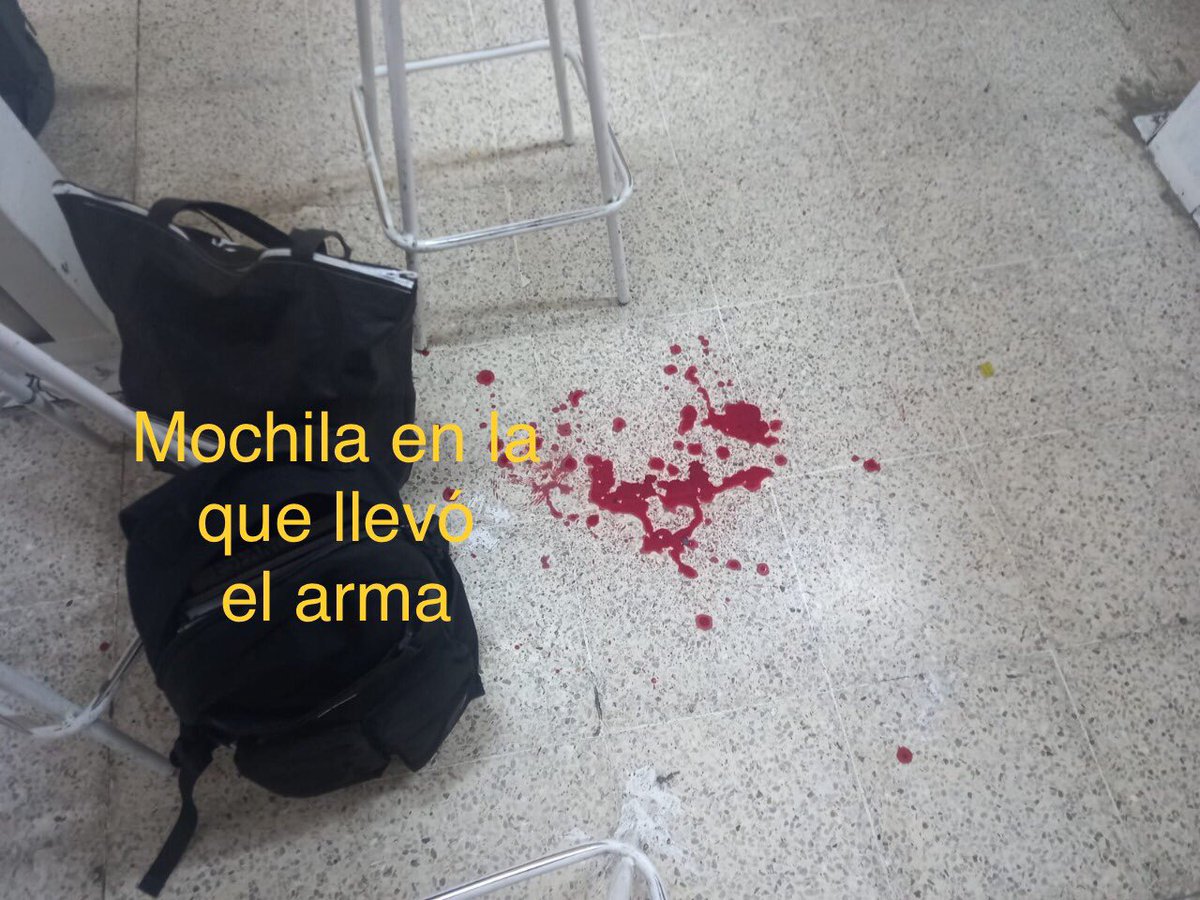 jcsanchezamaya's tweet photo. Hoy un estudiante de 12 años en Iztapalapa ingresa a la secundaria Diurna N° 79 "República de Chile" con una escuadra .9mm y dispara. Él resulta lesionado en un dedo. Por acciones cómo está, muchos alumnos y maestros han perdido la vida… https://t.co/1e1RgnqPQg