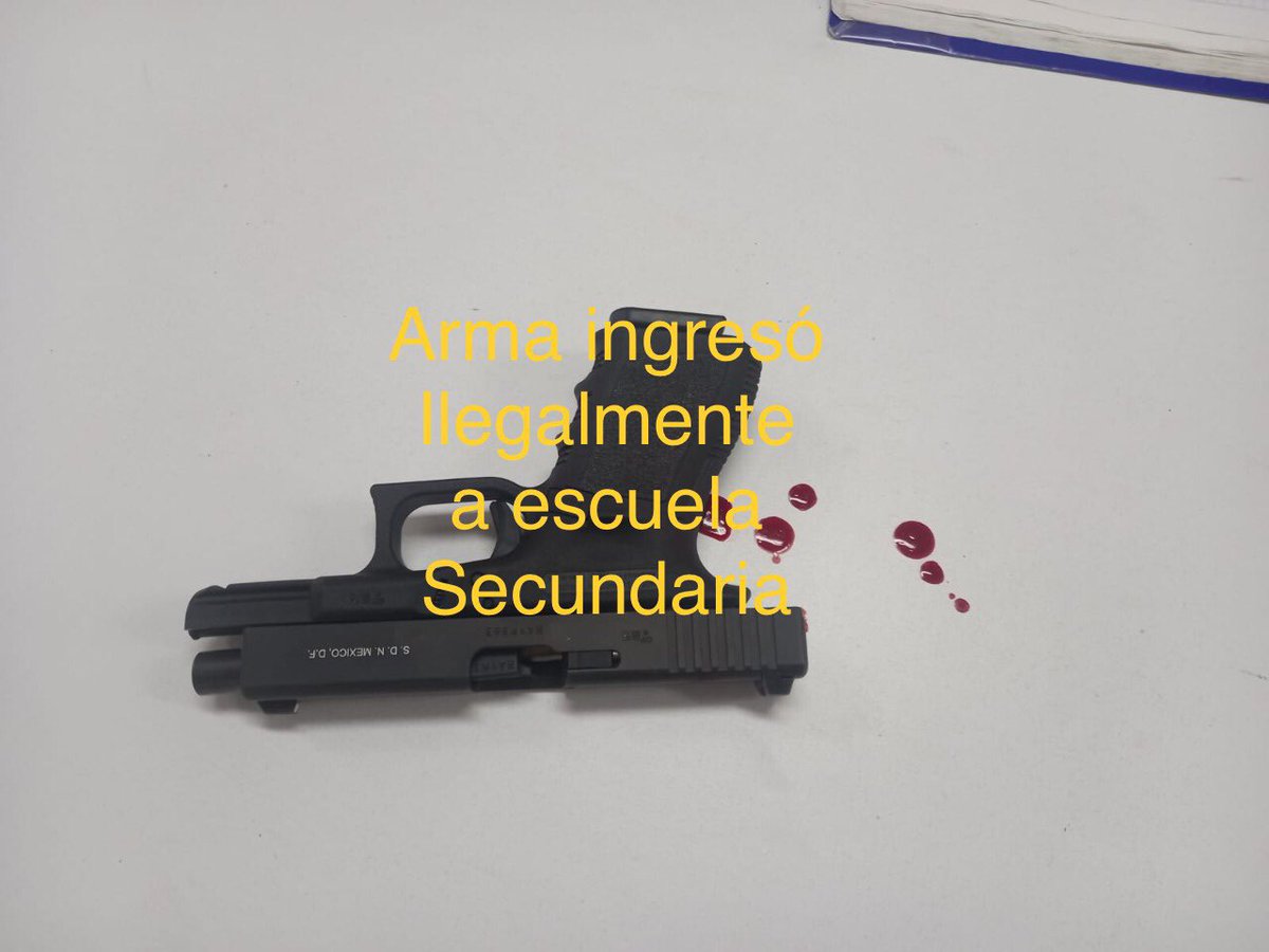 jcsanchezamaya's tweet photo. Hoy un estudiante de 12 años en Iztapalapa ingresa a la secundaria Diurna N° 79 "República de Chile" con una escuadra .9mm y dispara. Él resulta lesionado en un dedo. Por acciones cómo está, muchos alumnos y maestros han perdido la vida… https://t.co/1e1RgnqPQg