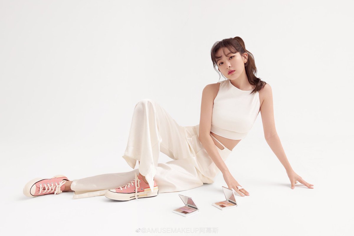 seulgikpics's tweet photo. she is so gorgeous https://t.co/v9NcLrkr6V