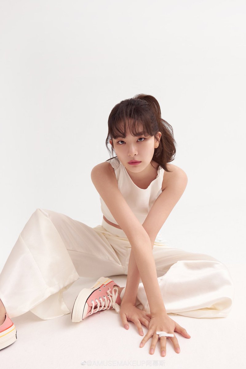 seulgikpics's tweet photo. she is so gorgeous https://t.co/v9NcLrkr6V