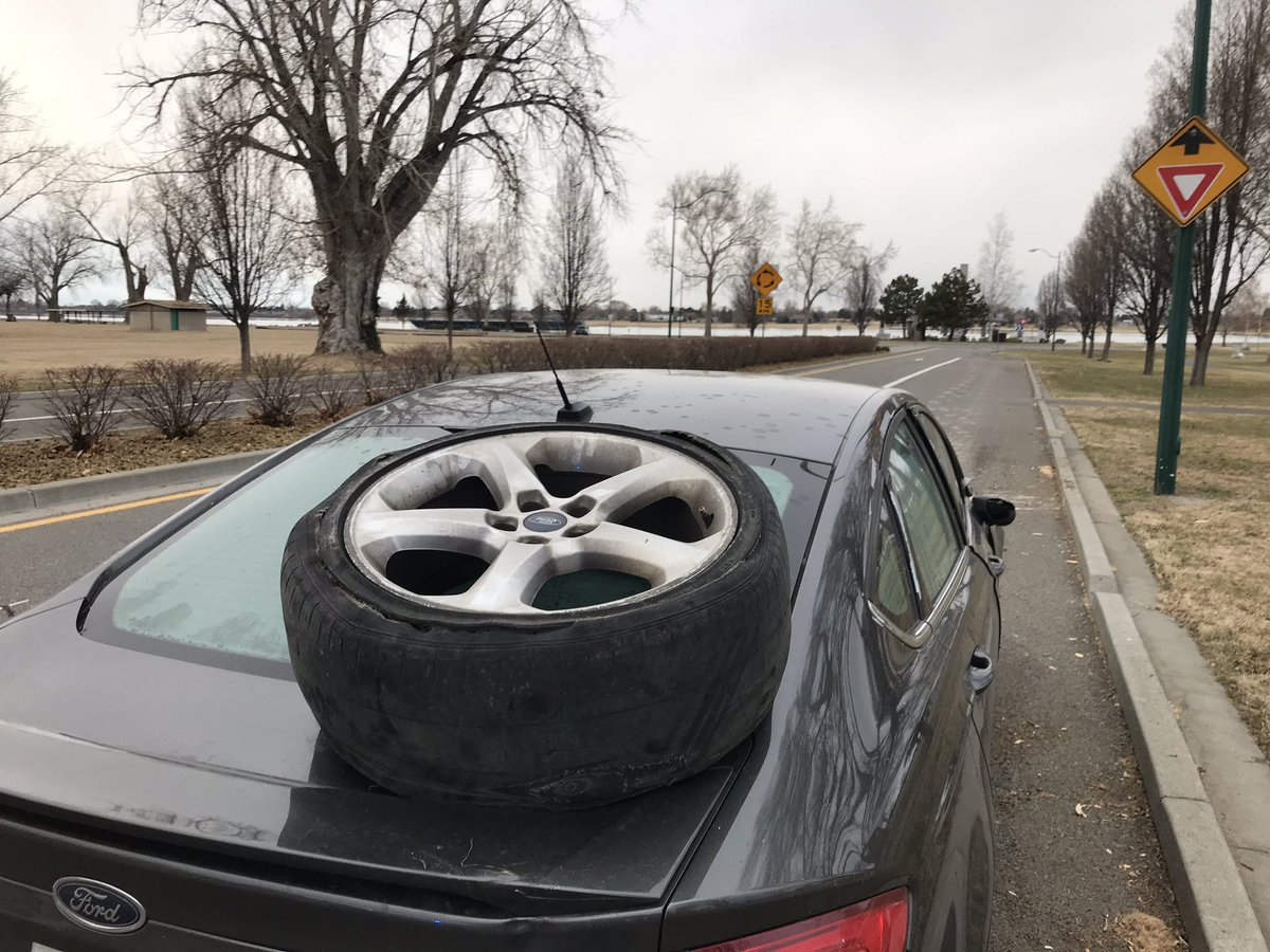 WSPElProtector's tweet photo. I stopped the driver of this vehicle today for using his cell phone while driving on SR-240 in Kennewick. I was stunned to see the tire was not secured and resting on the trunk. He agreed to place the tire in the vehicle before leaving. @targetzero #secureload #flattire #DANGER https://t.co/sq39sCaJvx