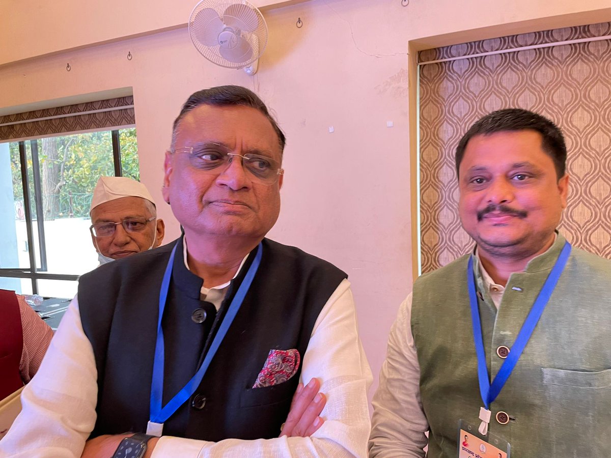 inc_palamu's tweet image. मधुवन पारसनाथ में तीन दिवसीय #चिंतन_शिविर का शुभारंभ हुआ जिसमें पलामू जिला कांग्रेस कमेटी के अध्यक्ष जैश रंजन पाठक उर्फ बिट्टू पाठक जी को भाग लेने का अवसर मिला @Alamgircongress @BittuJaish @Badal_Patralekh