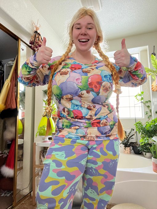 Memo: dress conservatively. Me: https://t.co/sybubSt28p