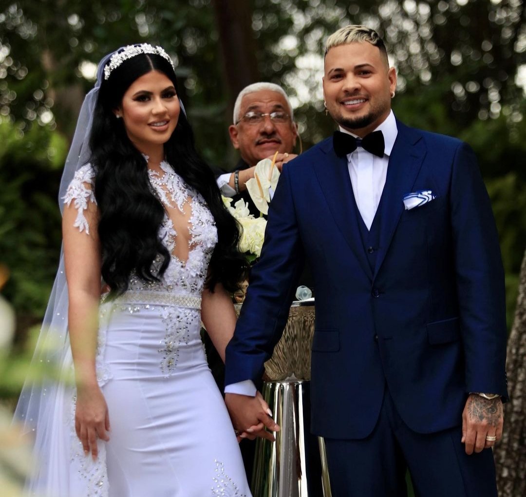 acubaoficial's tweet photo. Se casaron los tórtolos!!!! Tras 8 años de relación, #jacobforever y su pareja Diliamne Jouve, conocida como "La Dura", contrajeron matrimonio. Les deseamos toda la buena suerte del mundo y que su amor siga solidificándose con el paso del tiempo. Felicidades!!! 

 #acubaoficial https://t.co/k5cbxx7jZH