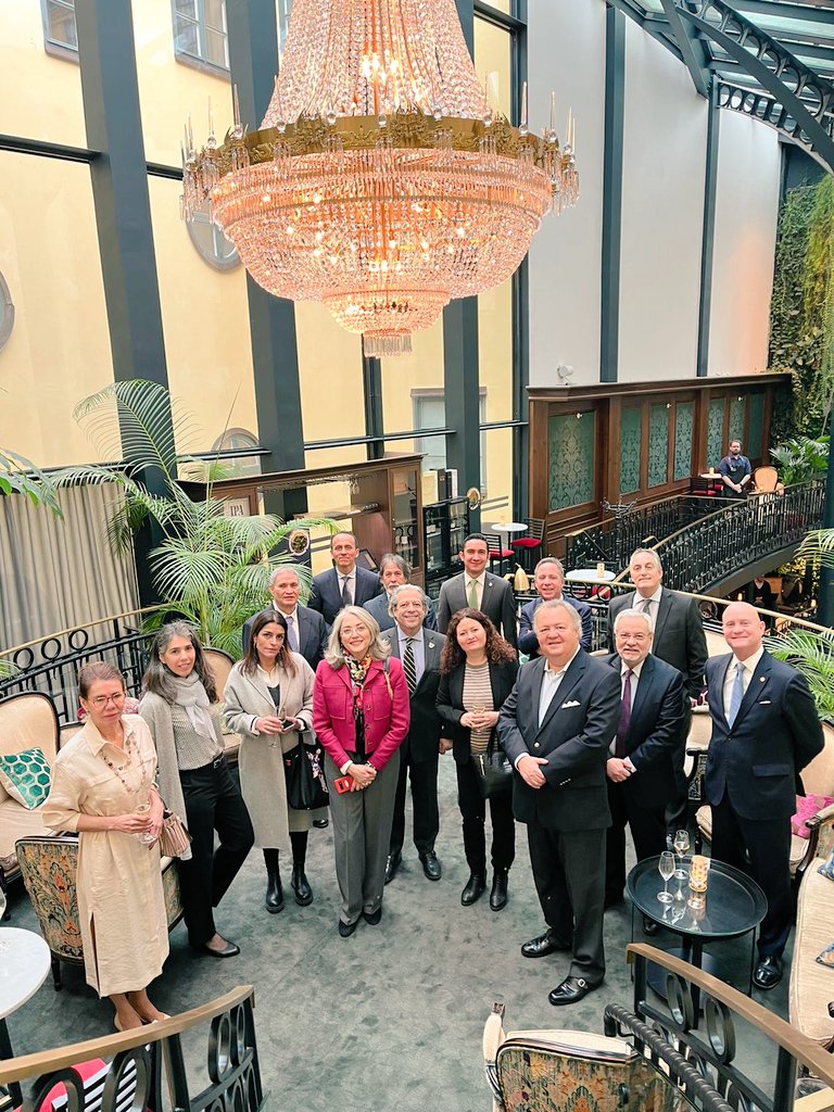 BiglClara's tweet photo. Las despedidas siempre son tristes, pero a Nelson Antonio Tabajara de Oliveira, quien deja la #embajadabrasilenestocolmo, lo visitaremos en su nuevo destino en Viena! #Brazil #grulac #embassyofbrazil #brasilienambassadör Nos vemos pronto! https://t.co/dfP7rxPs85