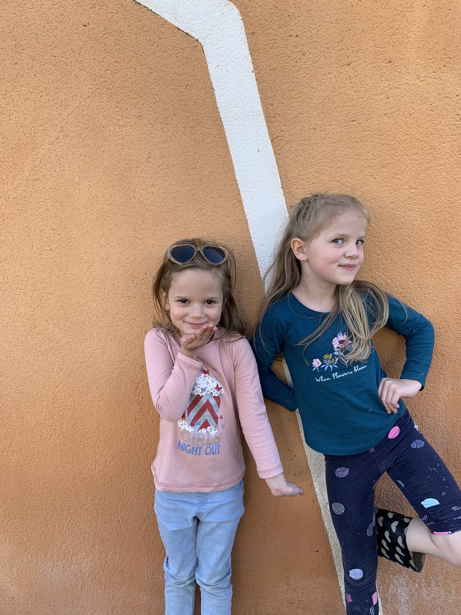 Mama4Simone's tweet photo. These girls … their pose game is strong. https://t.co/PF2gd2ZbjG