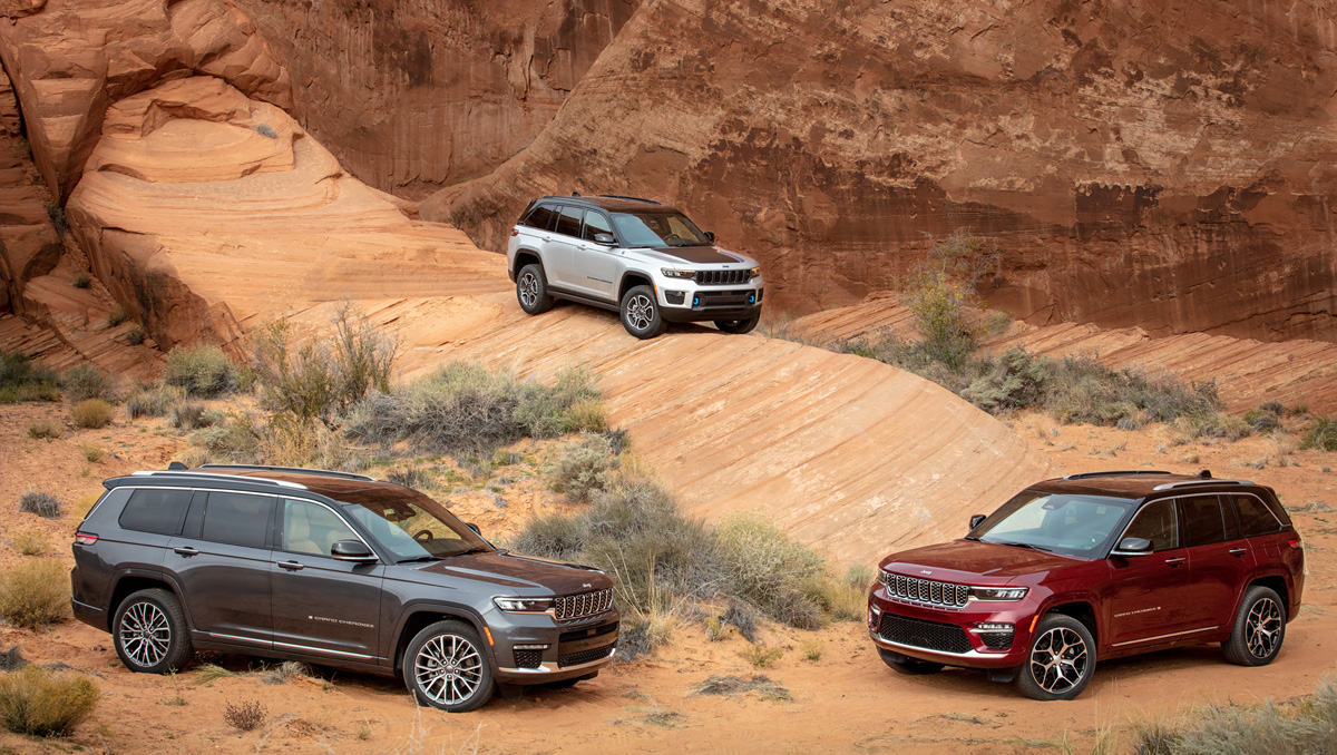 StellantisFR's tweet photo. Durant #StellantisFirstYear, la marque @Jeep  a présenté pour la première fois le Grand Cherokee - le #SUV le plus primé - en version modèle L avec 3 rangées de sièges. Et la Jeep Grand Cherokee la plus avancée technologiquement, #4x4, luxueuse et ⚡️électrifiée https://t.co/NESVJOTRmQ