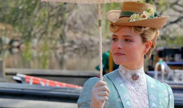 parkdaleprobs's tweet photo. Watching #TheGuildedAge as a costume designer is already pure pornography but THIS casting as a reformed Peeta Mellark simp??? https://t.co/fKPwpRFGLj