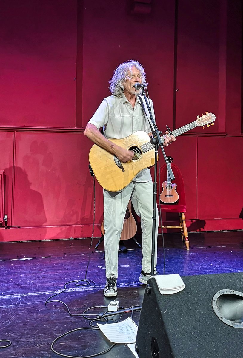 DJairportdisco's tweet photo. Graeme Clark, Manchester, 
Edge Theatre, June 2019 
#memories #graemeclark #greatperformance  #myphotography #acousticgig #Manchester #edgetheatre #greatgig #acousticguitar #MyPhoto #June2019 #mypicture https://t.co/AJ9eAnIBXI