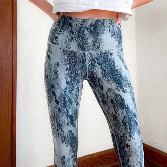 WandaCo87259801's tweet photo. So good I had to share! Check out all the items I'm loving on @Poshmarkapp #poshmark #fashion #style #shopmycloset #dkny #designsbydeedee #evolutionandcreation: https://t.co/8BjpMXZB6t https://t.co/rrmnpNWiKk