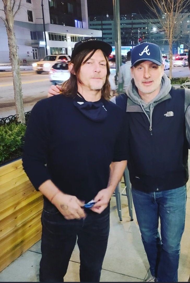 MaryfosTWD's tweet photo. He's finally come home 🏡 🙌 💓 #AndrewLincoln #NormanReedus #RickGrimesIsBack #TWD https://t.co/rqlfZvlfTT