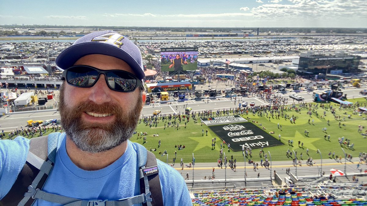 larryebaum's tweet photo. 1st #DAYTONA500 #NASCAR https://t.co/tdRabwoJL4