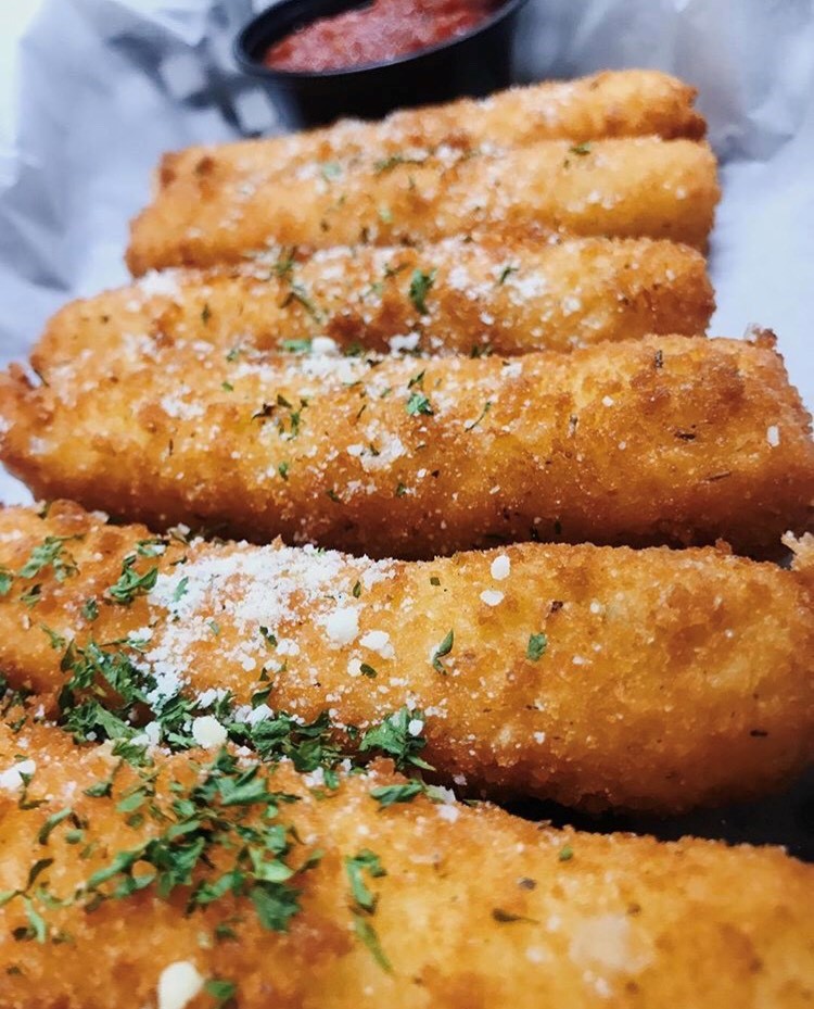 BootleggersTroy's tweet photo. You can't live a full life on an empty stomach😏😉
.
🍽️Open for Indoor Dining
🚗Delivery available on #GrubHub
.
#BootleggersOnBroadway #Bootleggers #TroyNY #TroyEats #NYBeer #NYFoodie #Foodie https://t.co/bBKWjOD1uD