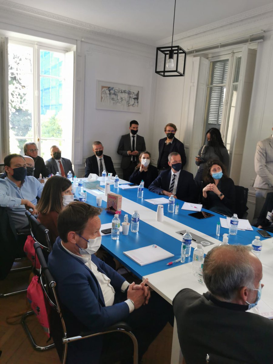 p_pradal's tweet photo. Avec @cedric_o, à la rencontre d'une startup niçoise au succès éclatant @LivmedS. @HakimiTalel 
@MehdiMatyja comptent parmi ces entrepreneurs d'exception qui font la fierté de tout un territoire ! https://t.co/iS0b9Jw8Pv