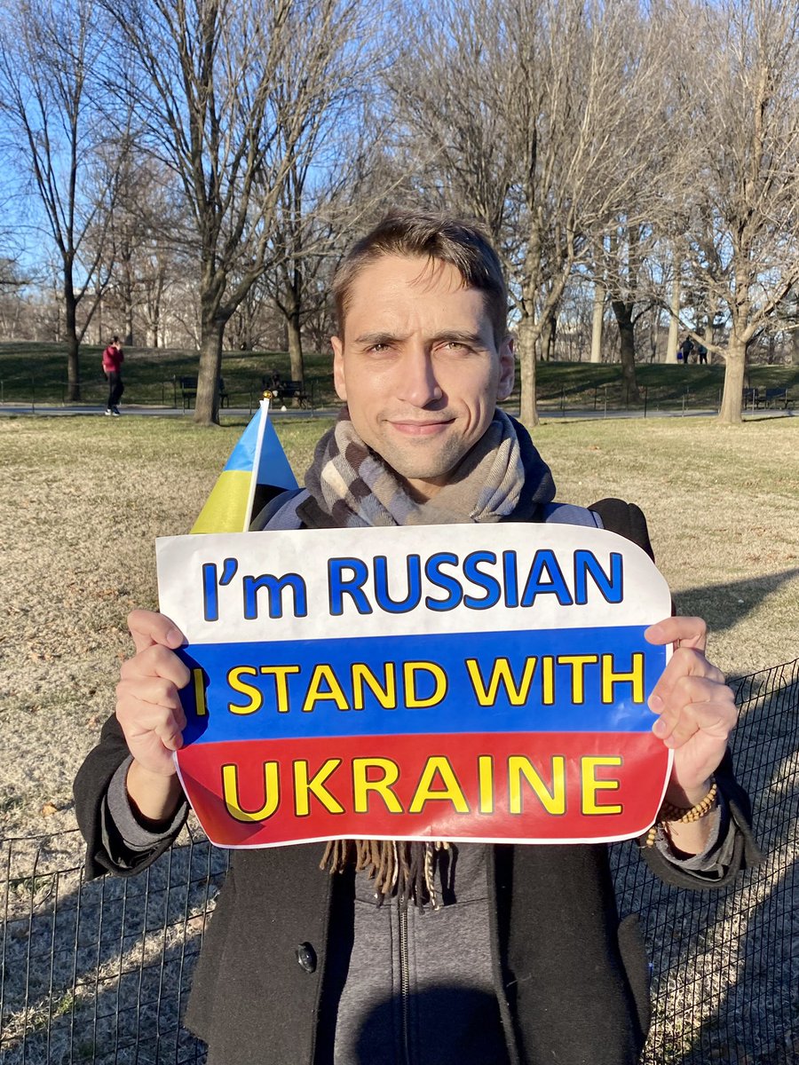 VitaliyDubil's tweet photo. Ukrainians, Americans, Georgians, Belorussians, Russians, Lithuanians and many others gathered for a rally in support of #Ukraine on the steps of the Lincoln Memorial in Washington, DC #StandWithUkraine https://t.co/JtLlIh9rJq