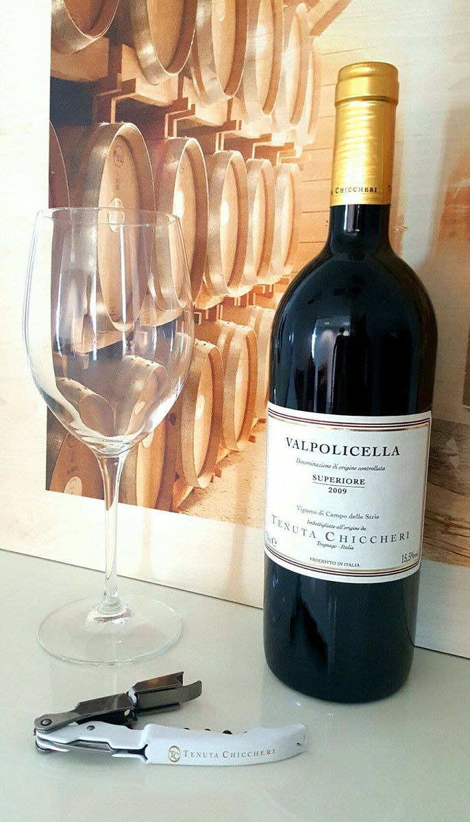 amo_wine's tweet photo. Oggi vi proponiamo il Valpolicella della Tenuta Chiccheri, dal color rosso rubino, dai sentori di frutta rossa insieme a sfumature floreali, al palato secco, sapido, con tannini moderati. Ideale abbinato a selvaggina ed arrosti. Vieni a scoprirlo sul sito https://t.co/kxCushfujJ https://t.co/HQU8nOqzKa