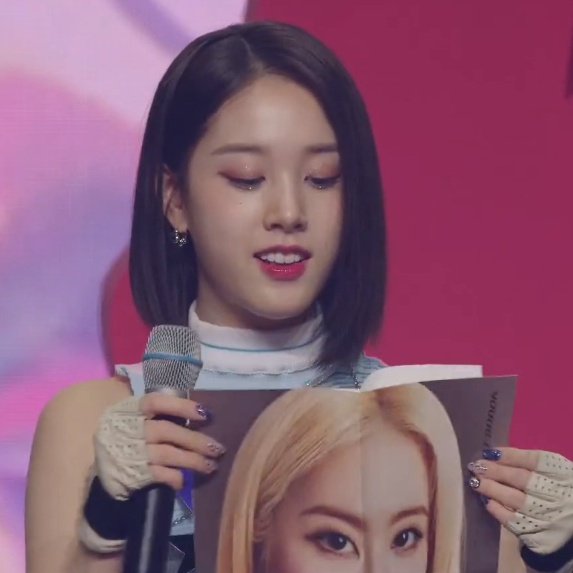 nocontextstayc's tweet photo. sieun i'm so sorry 😭😭😭 https://t.co/mMBWrvuDVt